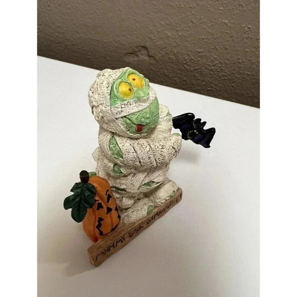VINTAGE HALLOWEEN ZOMBIE MUMMY RESIN FIGURINE 2.75"H x 2"W BAT & PUMPKIN EUC - Picture 8 of 11